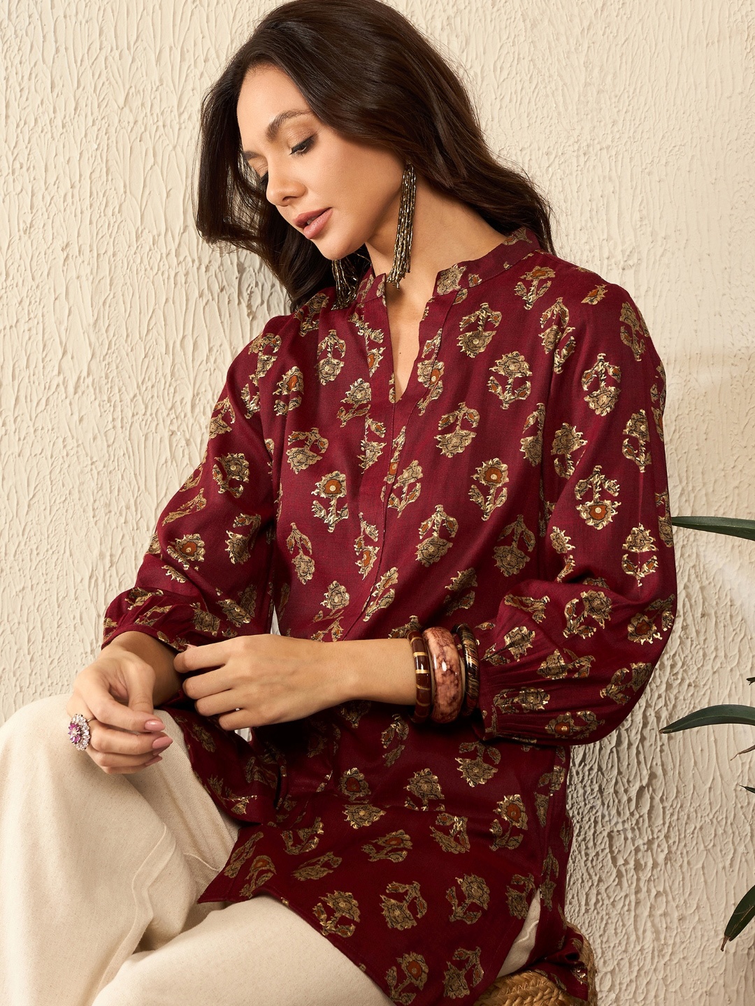 

AHIKA Women Floral Print Mandarin Collar Top, Maroon