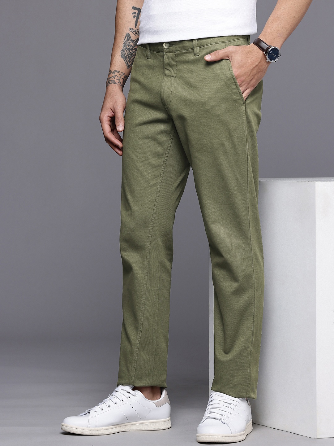 

Louis Philippe Sport Men Slim Fit Chinos Trousers, Green