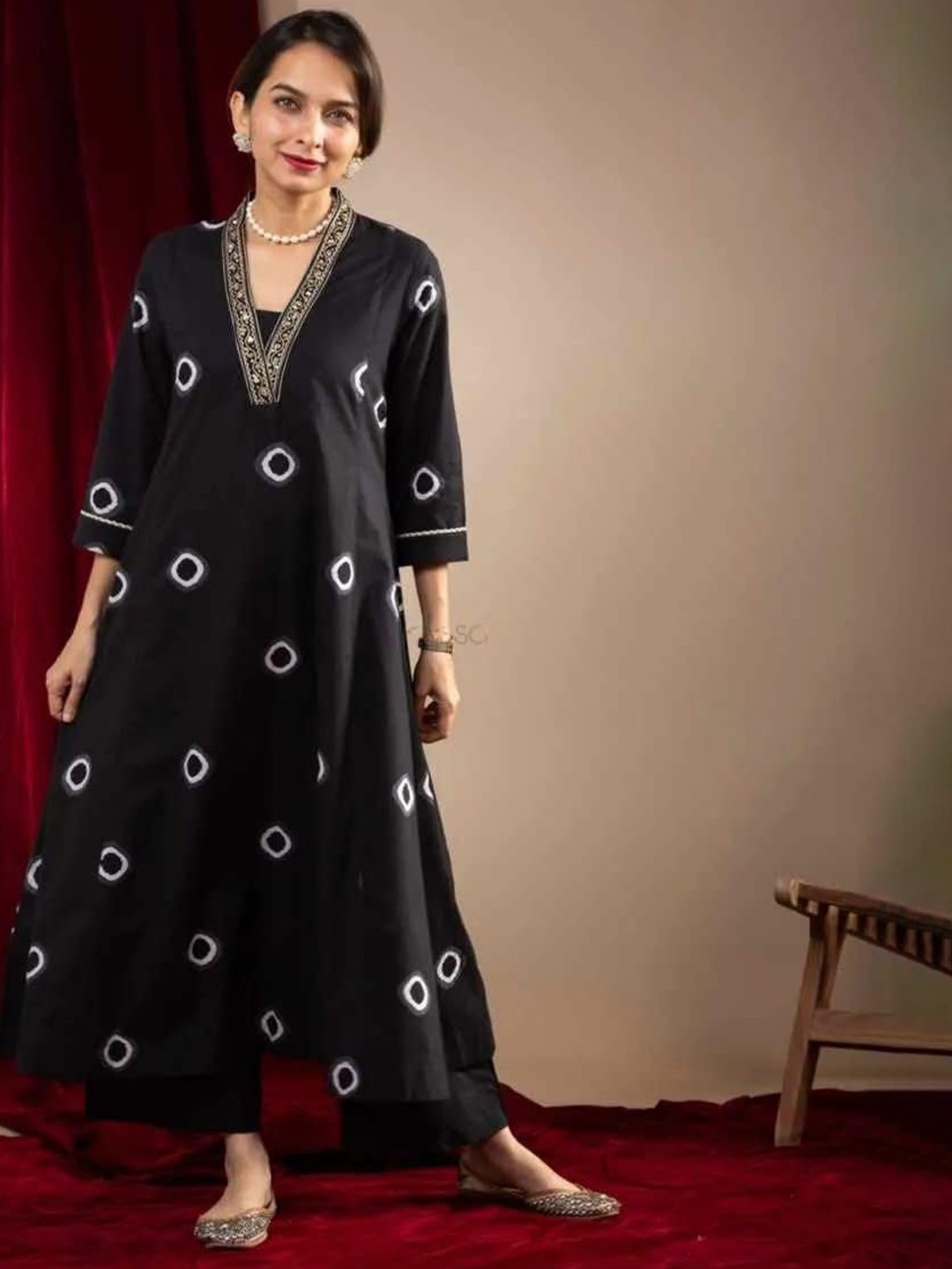

PrettyNight Geometric Printed Thread Work Pure Cotton A-Line Kurta With Trouser, Black