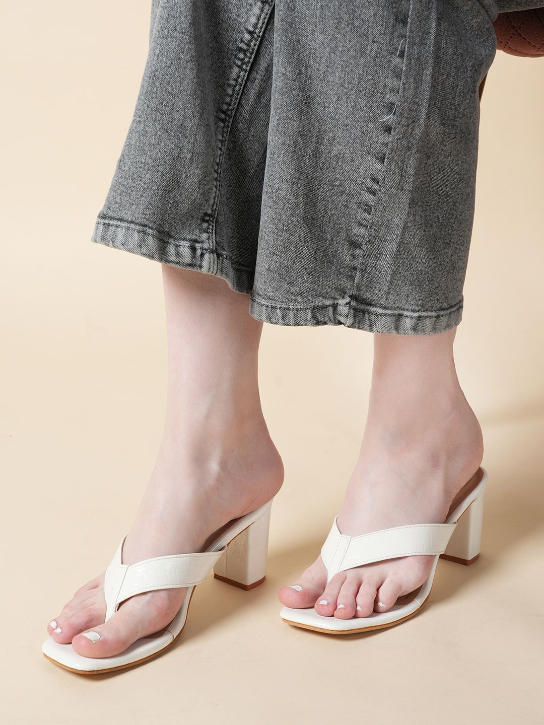 

DressBerry Women Block Heel Sandals, White