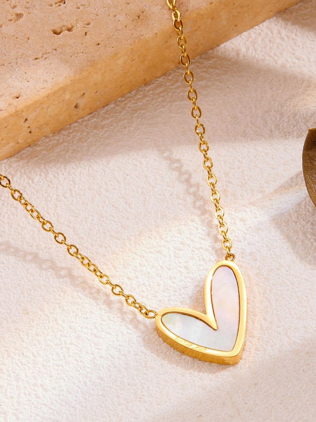 

AQUASTREET 18K Antitarnish Waterproof White Heart Pendant Necklace, Gold