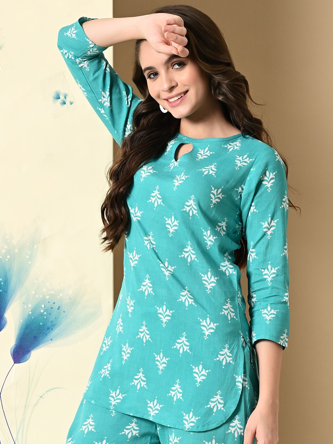 

ANNSH APPAREL Floral Printed Keyhole Neck Tunic With Trousers, Sea green