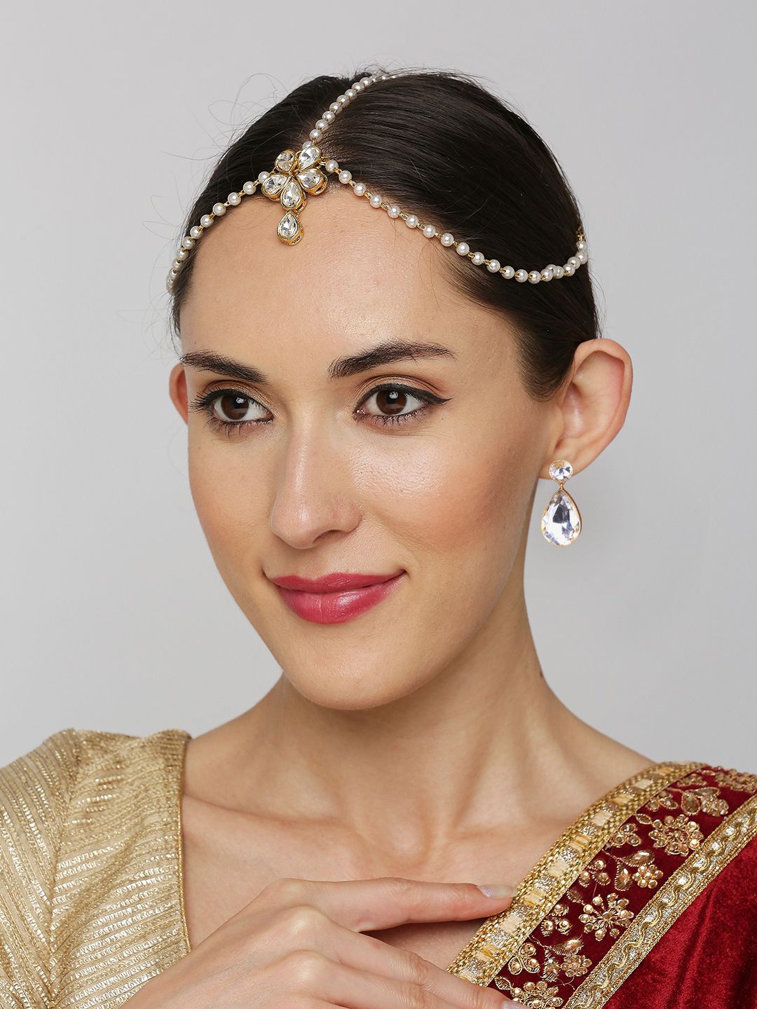 

Anouk Kundan Studded Maang Tika & Earrings, Gold