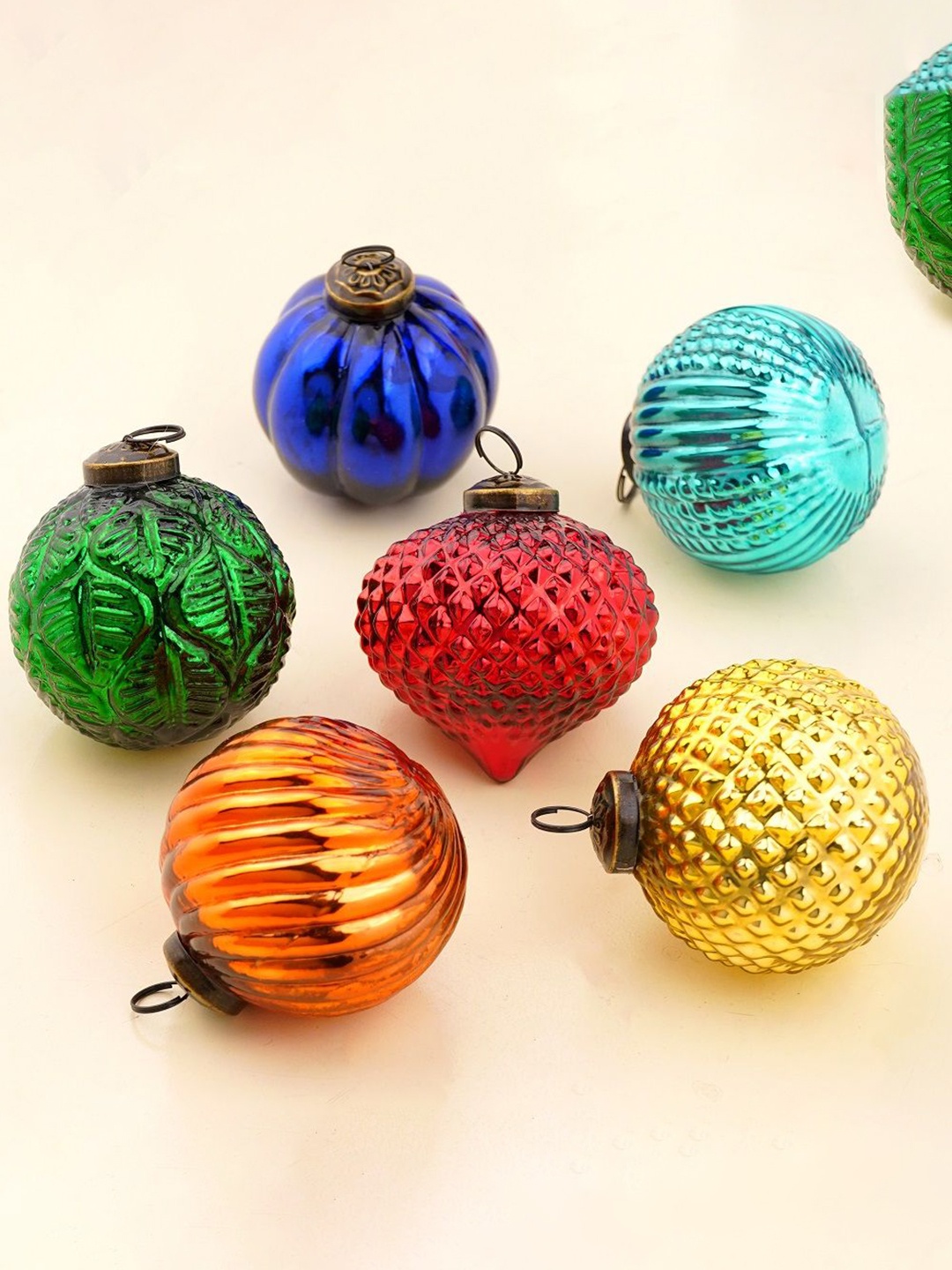 

Indianshelf Red & Blue 6 Pieces Glossy Glass Christmas Tree Decoration
