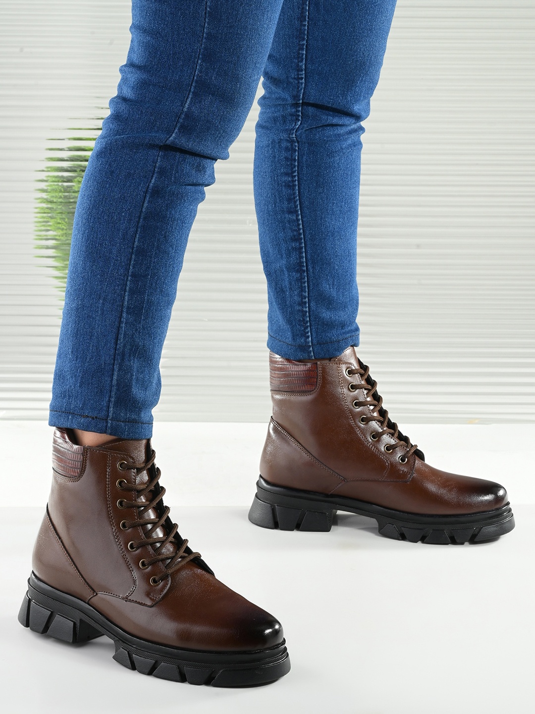 

The Roadster Lifestyle Co Women Casual Block-Heeled Boots, Brown