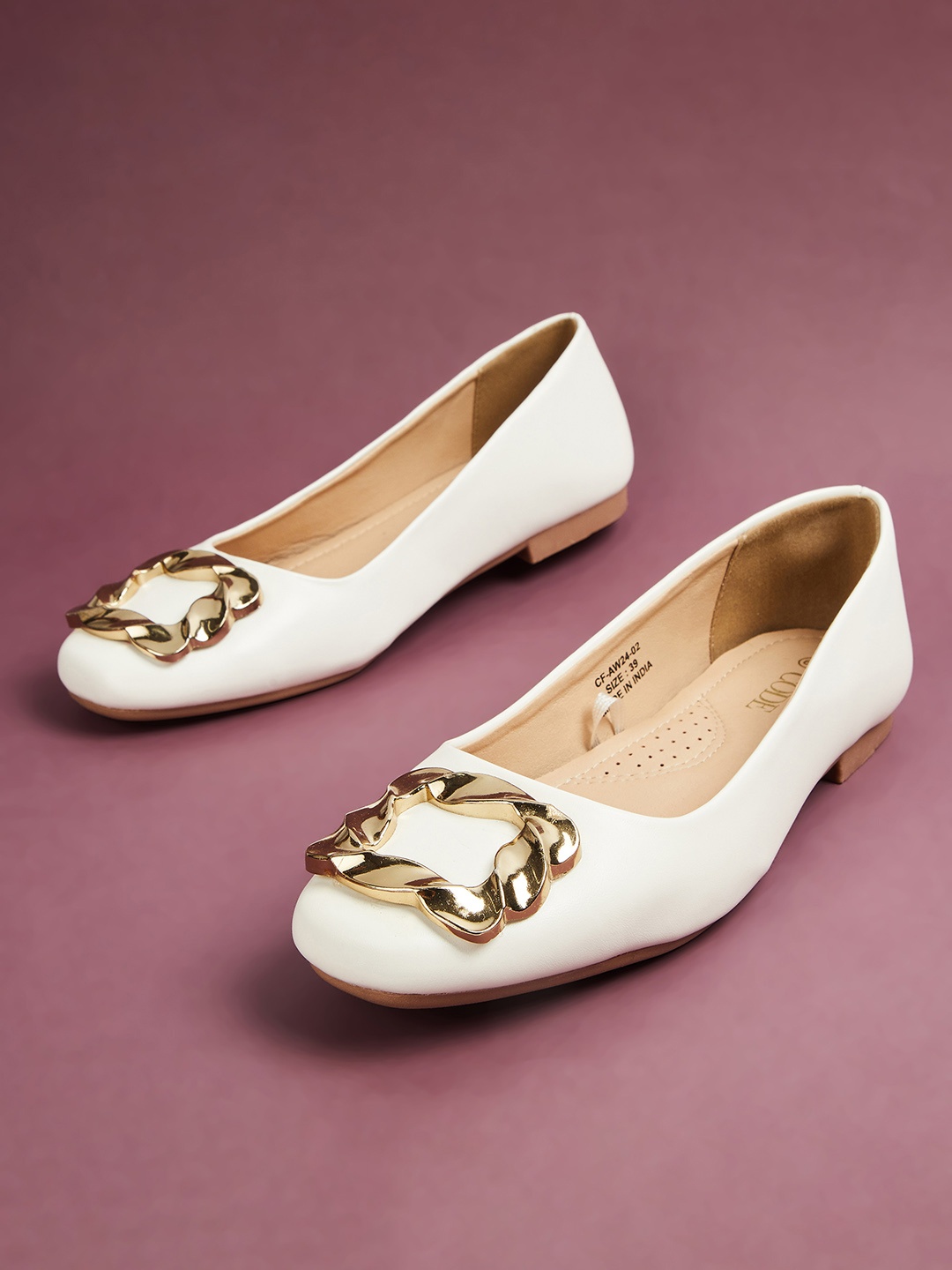 

CODE by Lifestyle Women PU Mojaris, Off white