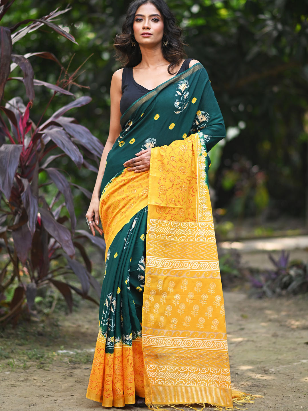

Unnati Silks Floral Zari Handloom Block Print Saree, Green