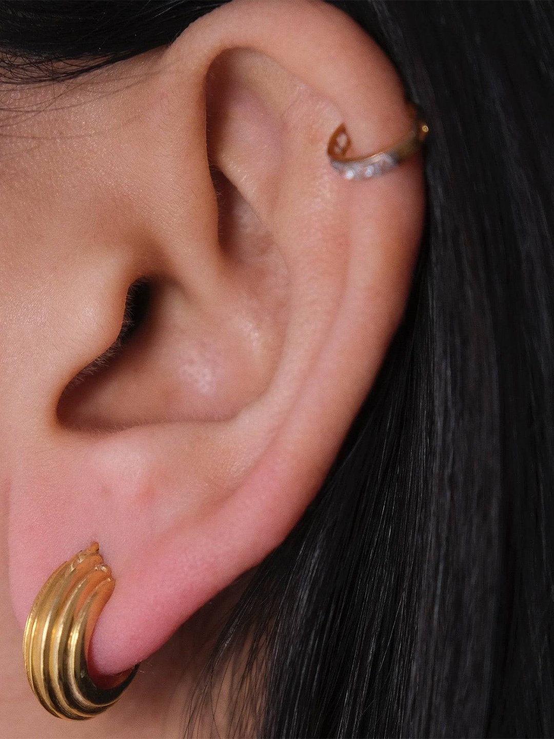 

Anushka Jain Jewellery 925 Sterling Silver Gold-Plated Lucy Lined Hoop Earrings