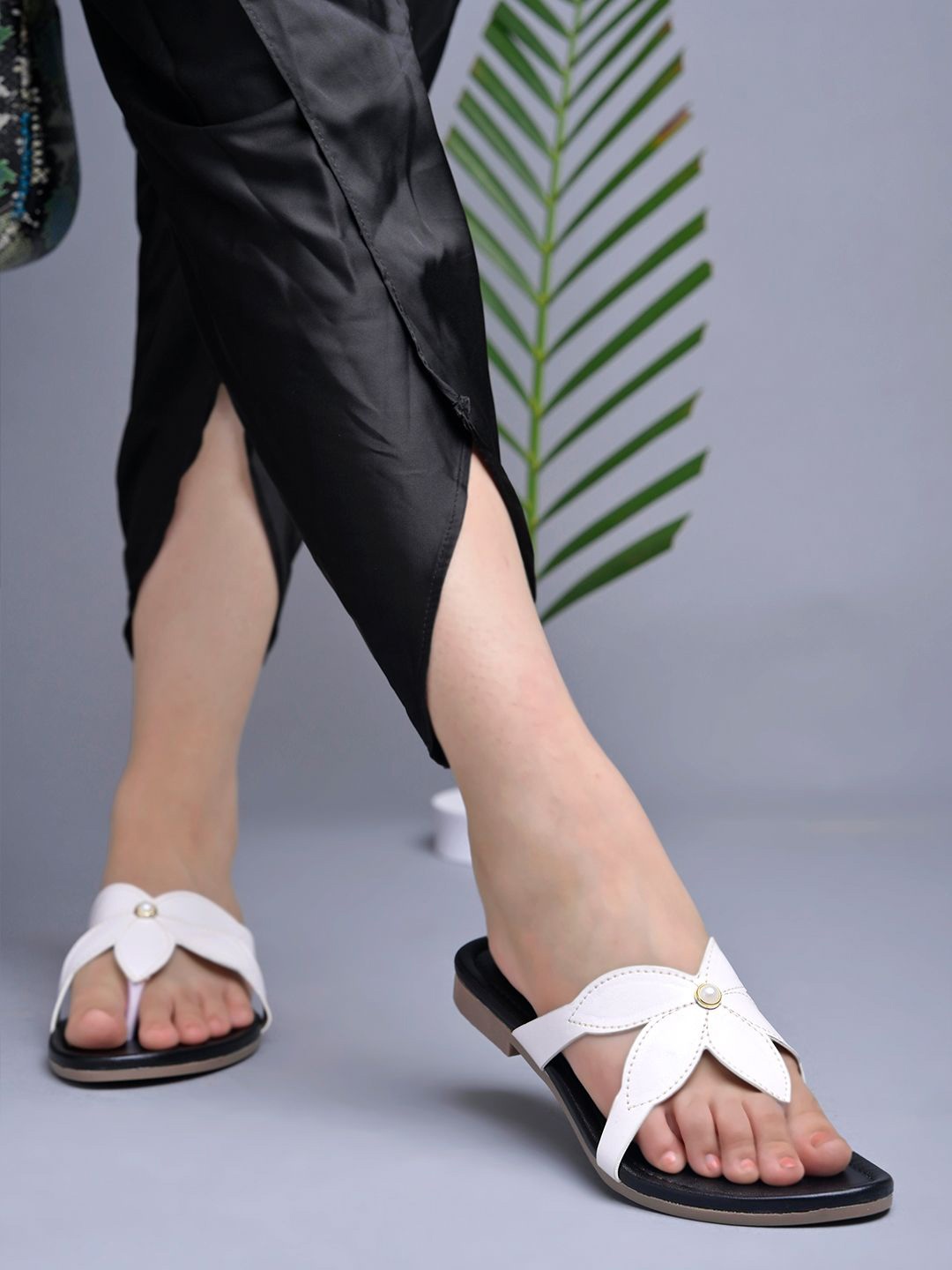 

Shoetopia Girls T-Strap Flats, White