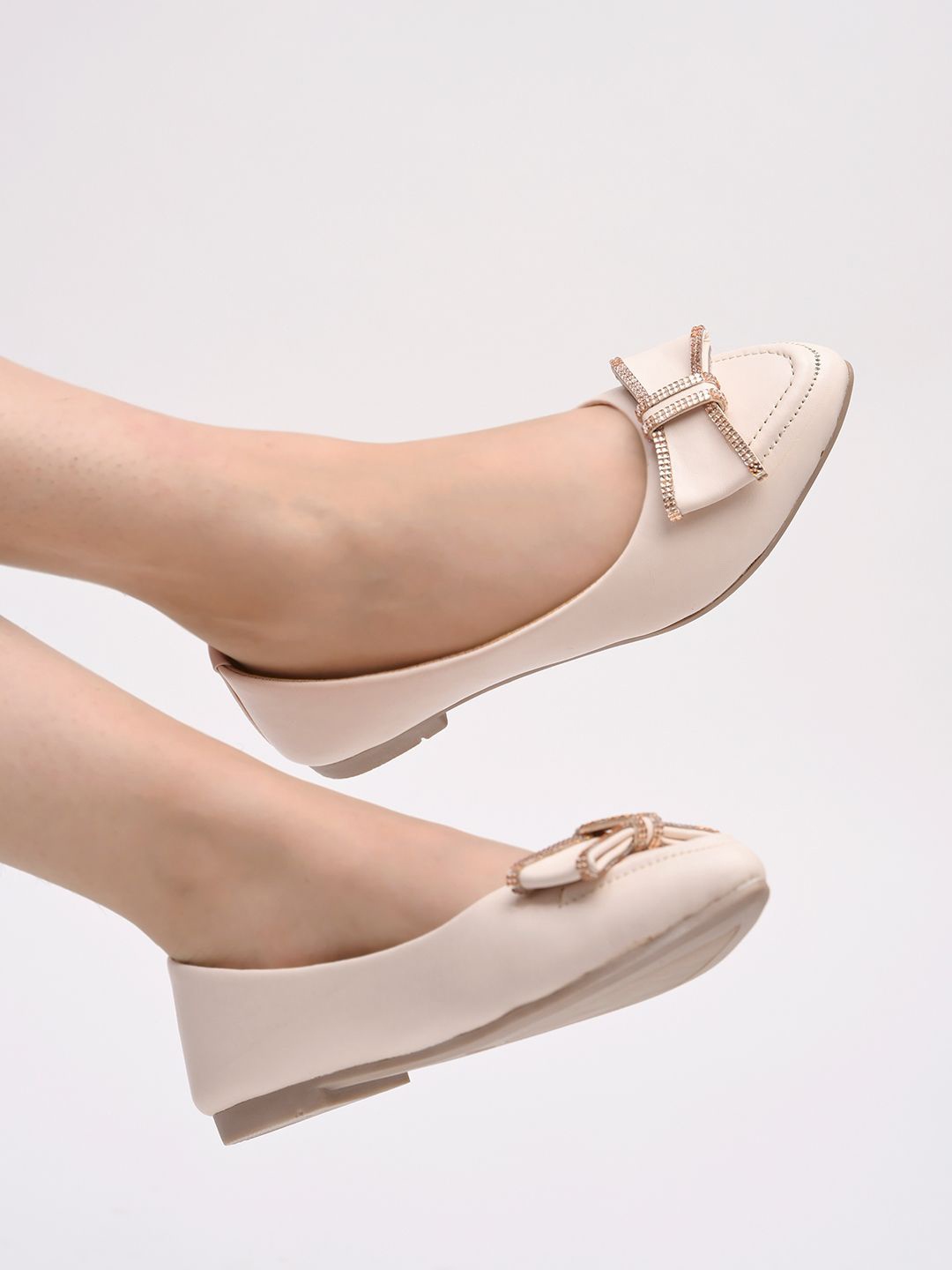 

Shoetopia Girls Embellished Ballerinas with Bows Flats, Cream