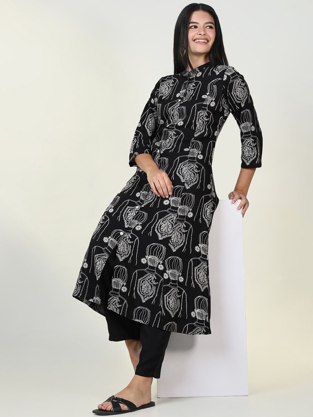 

SHOWOFF Mandarin Collar Quirky Printed Panelled A-Line Kurta with Trouser, Black