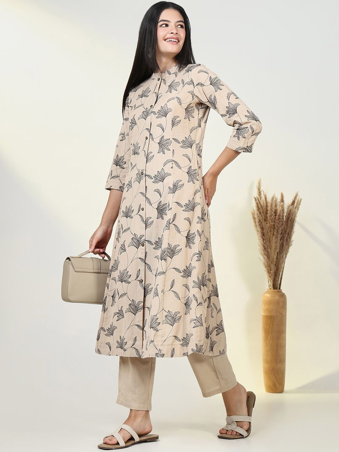 

SHOWOFF Floral Printed Mandarin Collar Three-Quarter Sleeves Panelled Kurta & Trouser, Beige