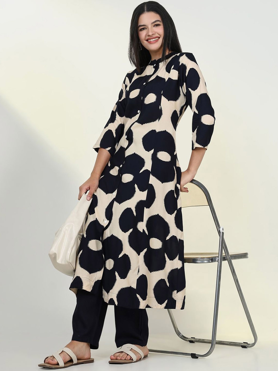 

SHOWOFF Floral Printed Regular A-Line Kurta with Trousers, Navy blue