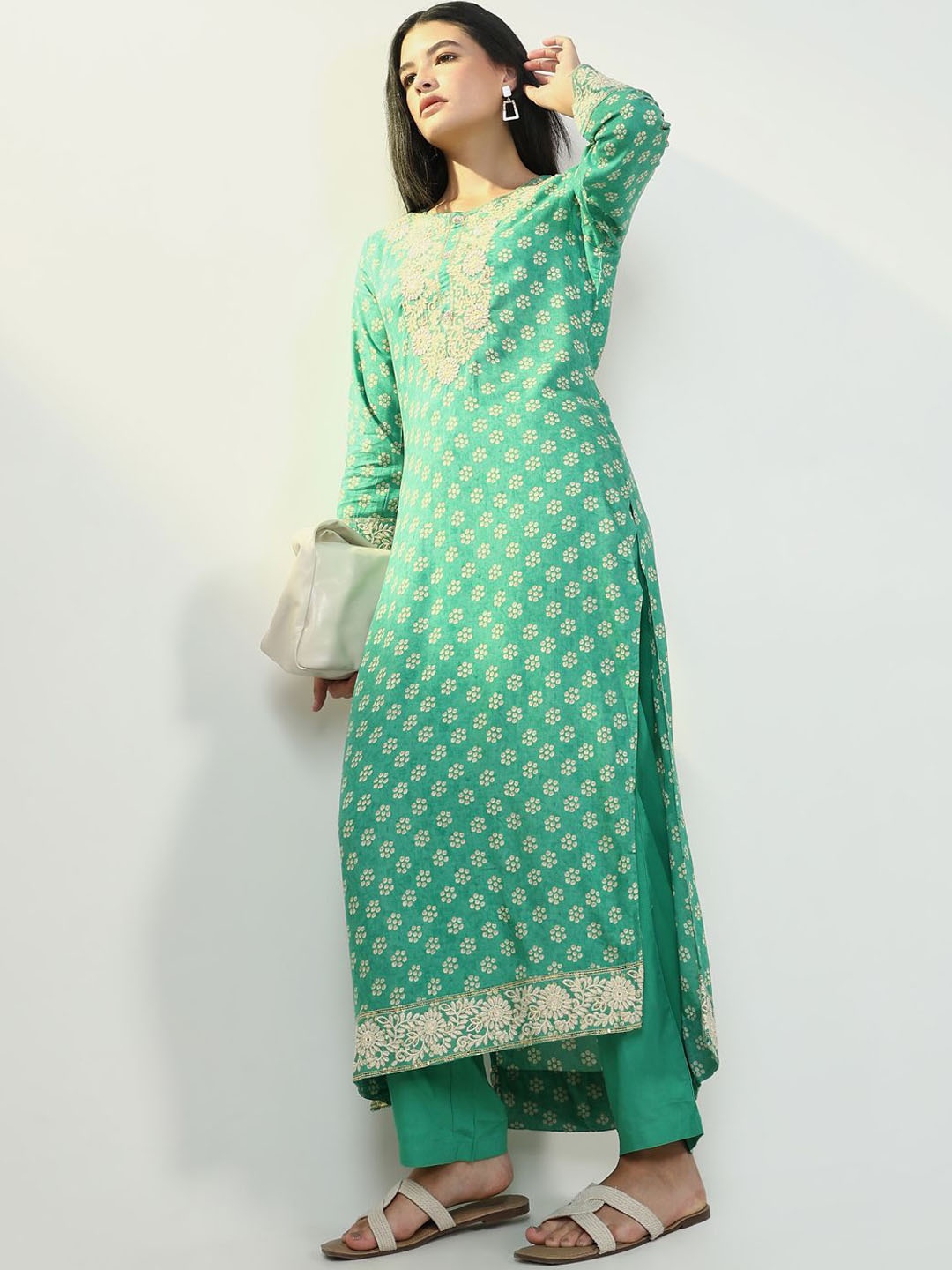 

SHOWOFF Round Neck Floral Printed Thread Work Straight Kurta with Trousers, Green