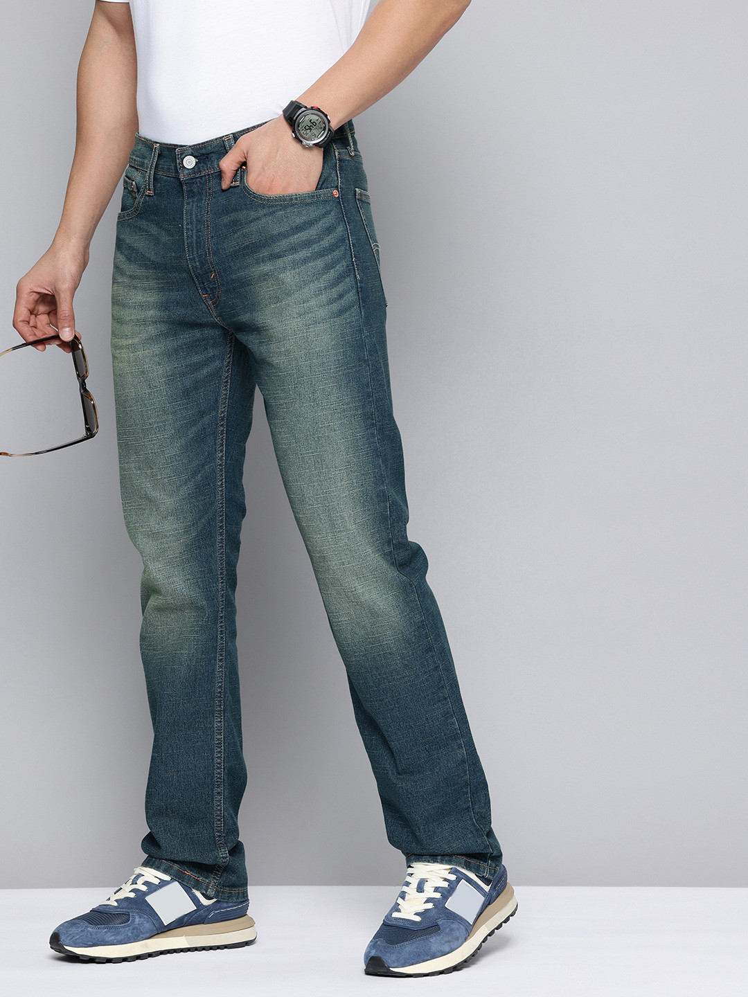 

Levis Men 513 Slim Straight Fit Heavy Fade Stretchable Jeans, Blue