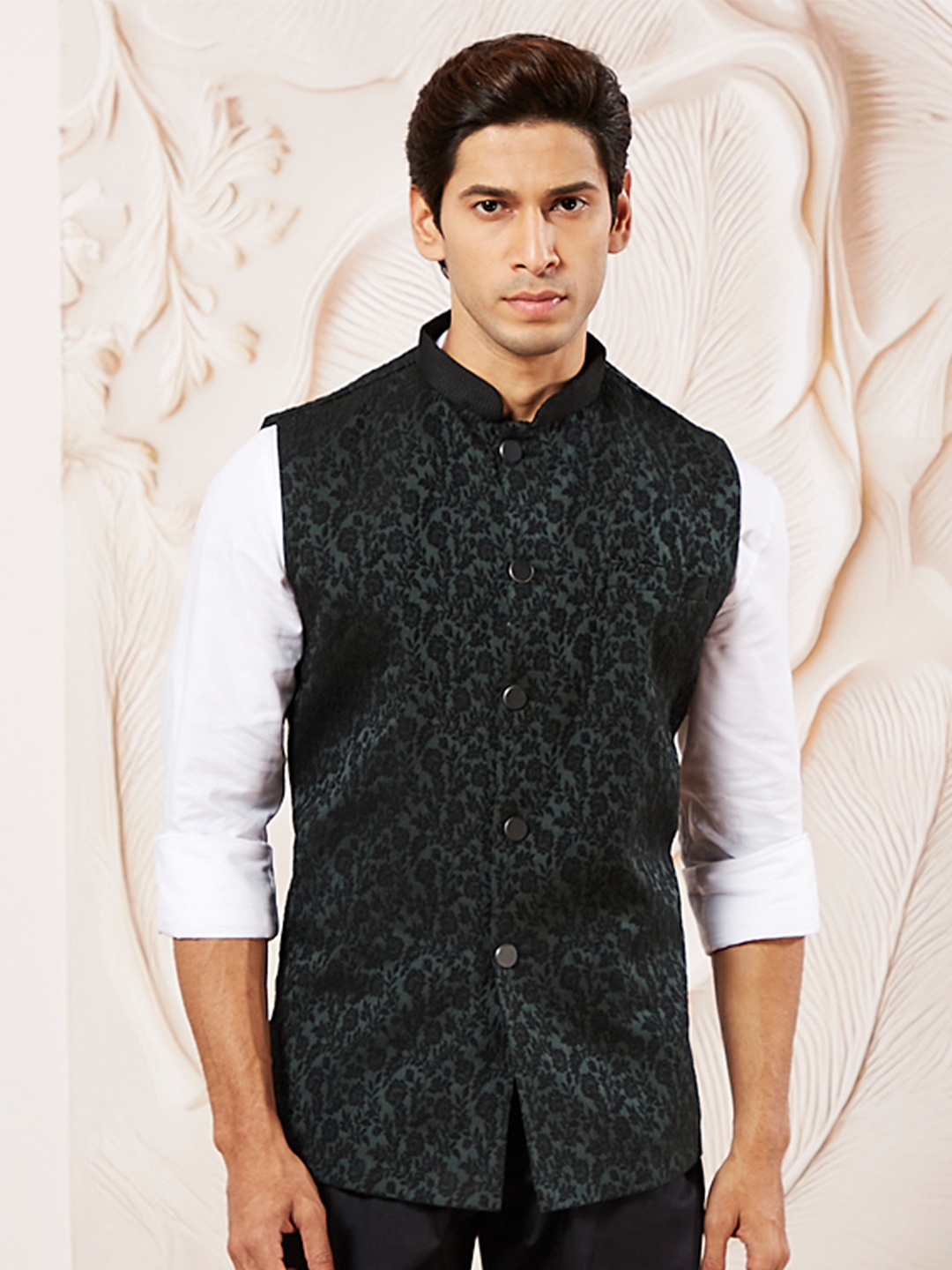 

VASTRAMAY Mem Woven Design Nehru Jackets, Green