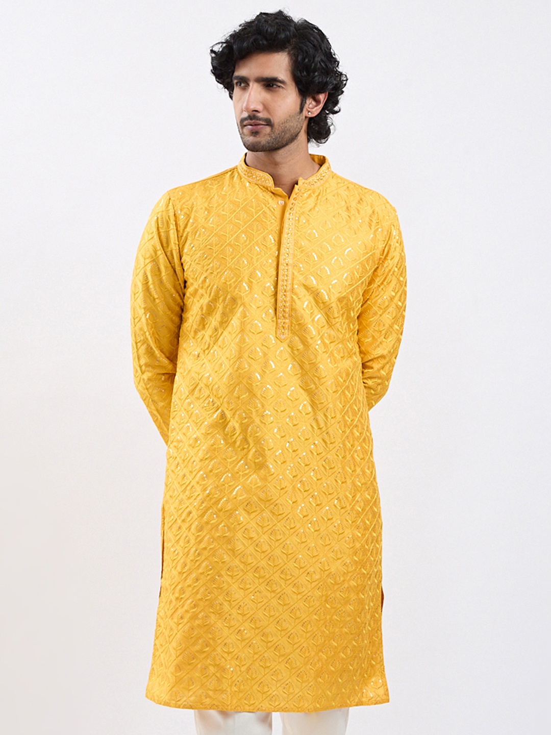 

VASTRAMAY Men Embroidered Sequinned Kurta, Yellow