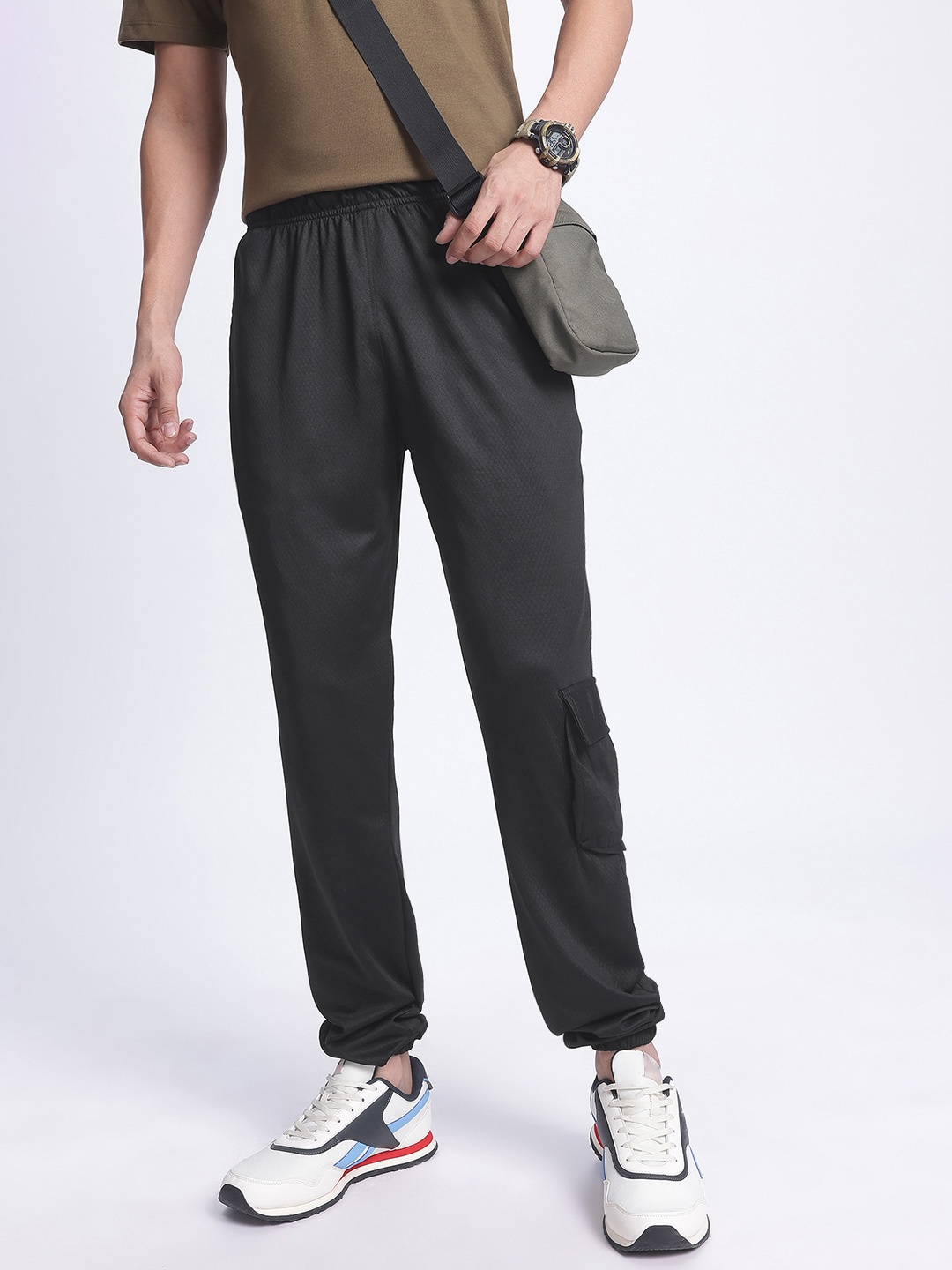 

glitchez Men Street Smart Cargo Edge Regular Fit Joggers, Black