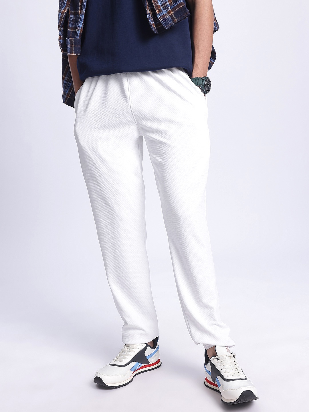 

glitchez Men City Sleek Relaxed Fit Joggers, White