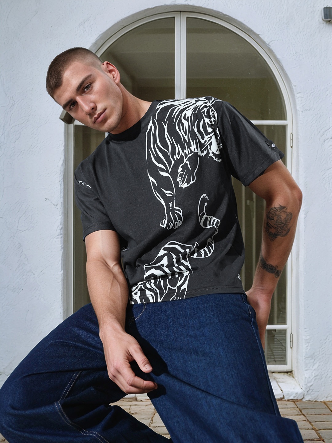 

UNRL Men Printed Pure Cotton Oversized T-shirt, Black