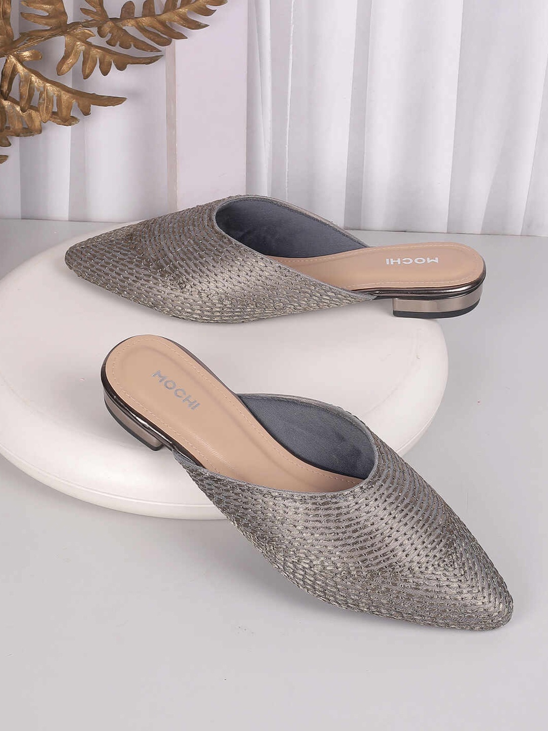 

Mochi Women Block Woven Design Mules, Metallic