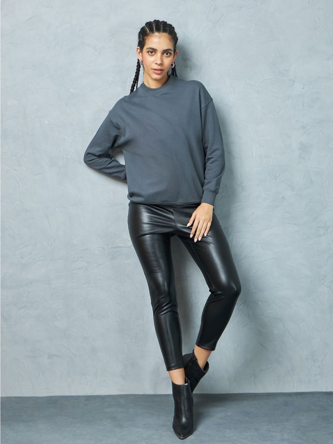 

Weezy Women Cotton Round Neck Solid Oversized Sweatshirt, Grey