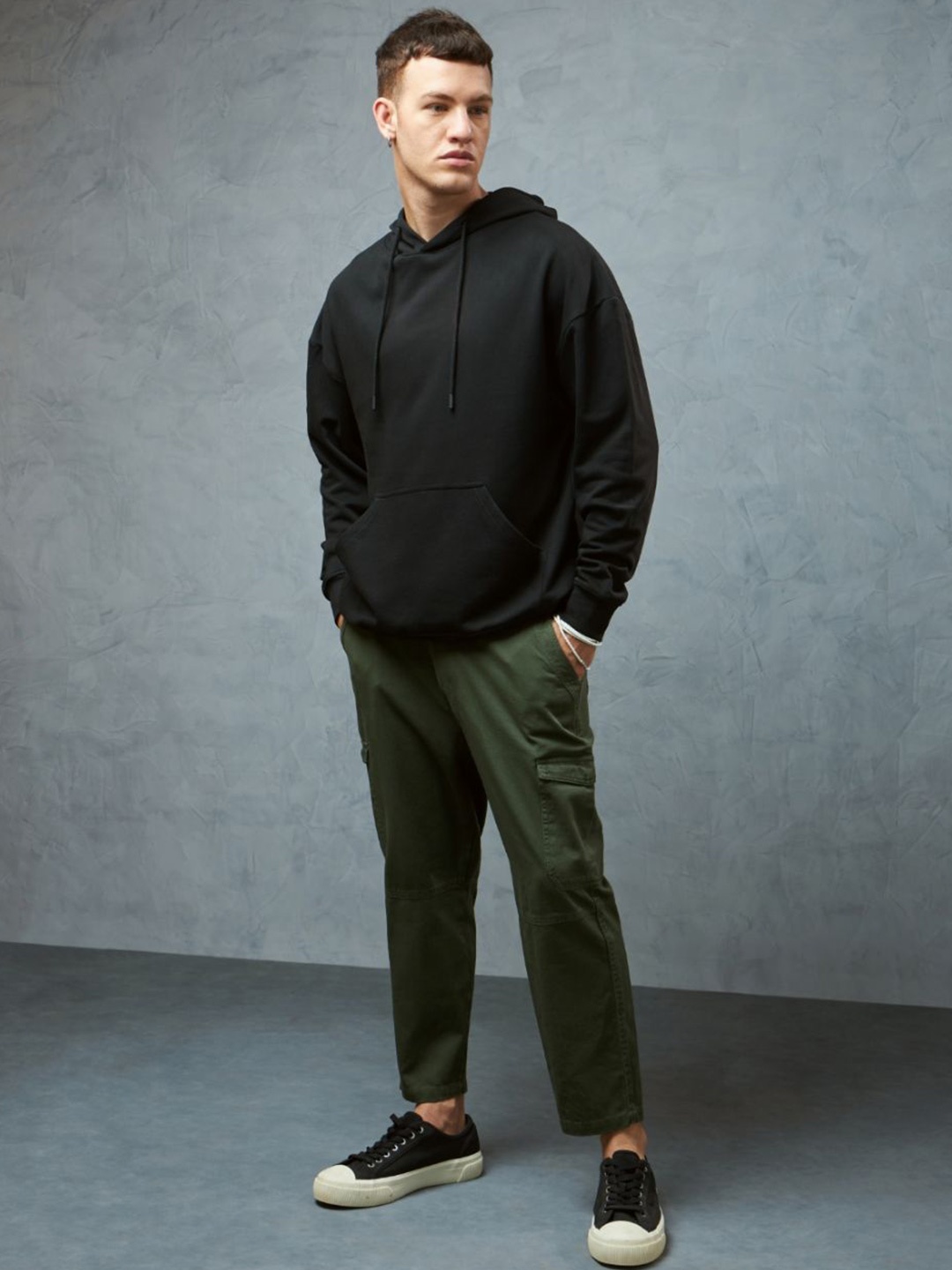 

Weezy Men Cotton Round Neck Solid Oversized Hooded Sweatshirt, Black