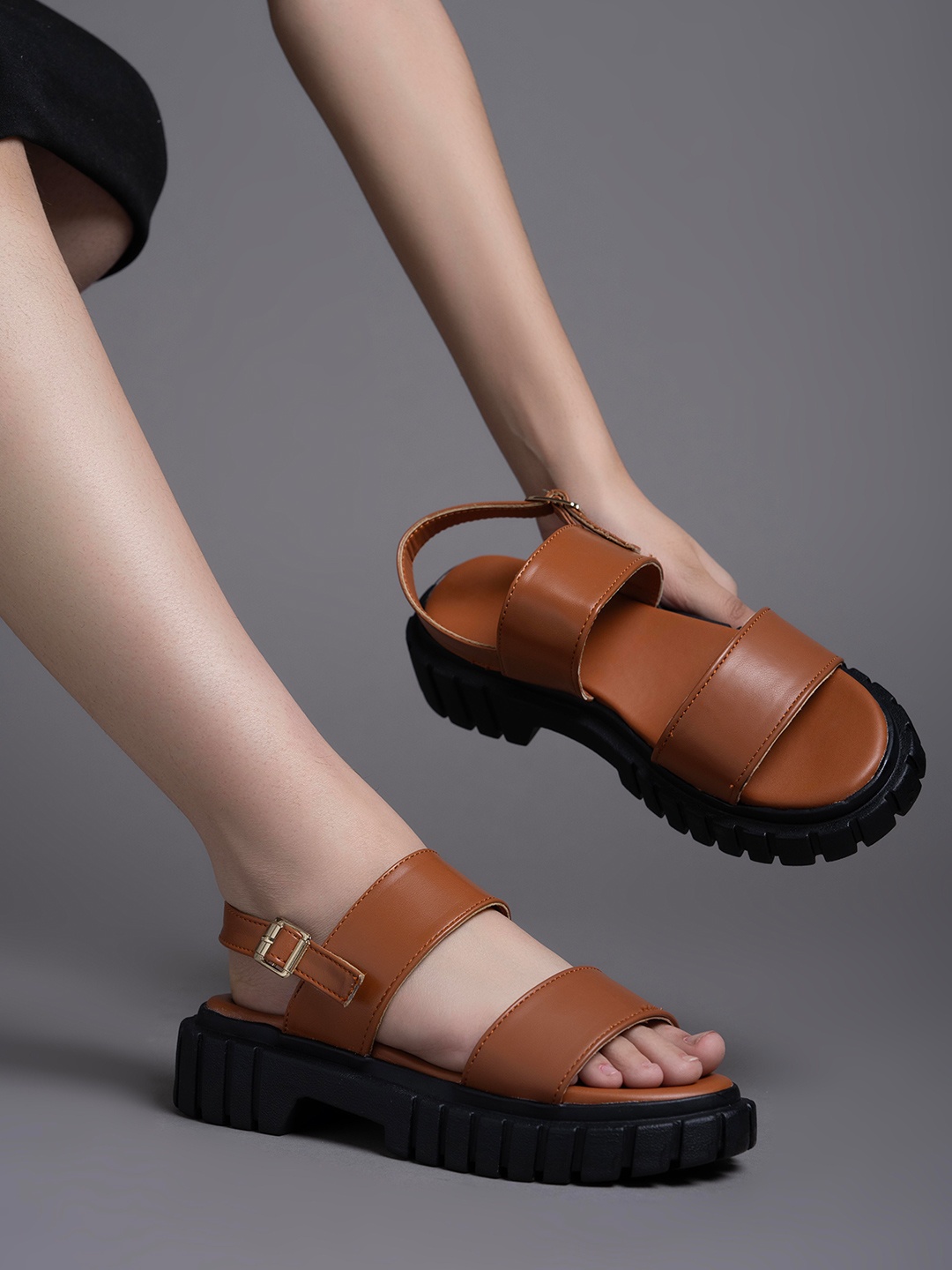 

DressBerry Women Platform with Buckles, Brown