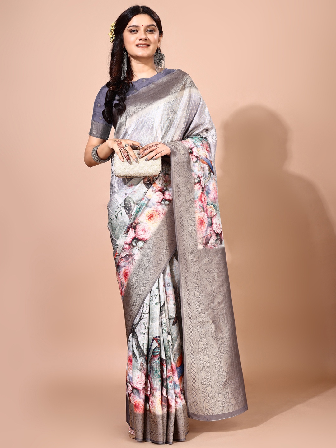 

Avyay Creation Floral Zari Georgette Banarasi Saree, White