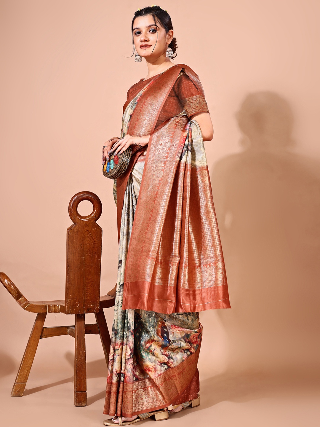 

Avyay Creation Floral Printed Tussar Saree, Gold