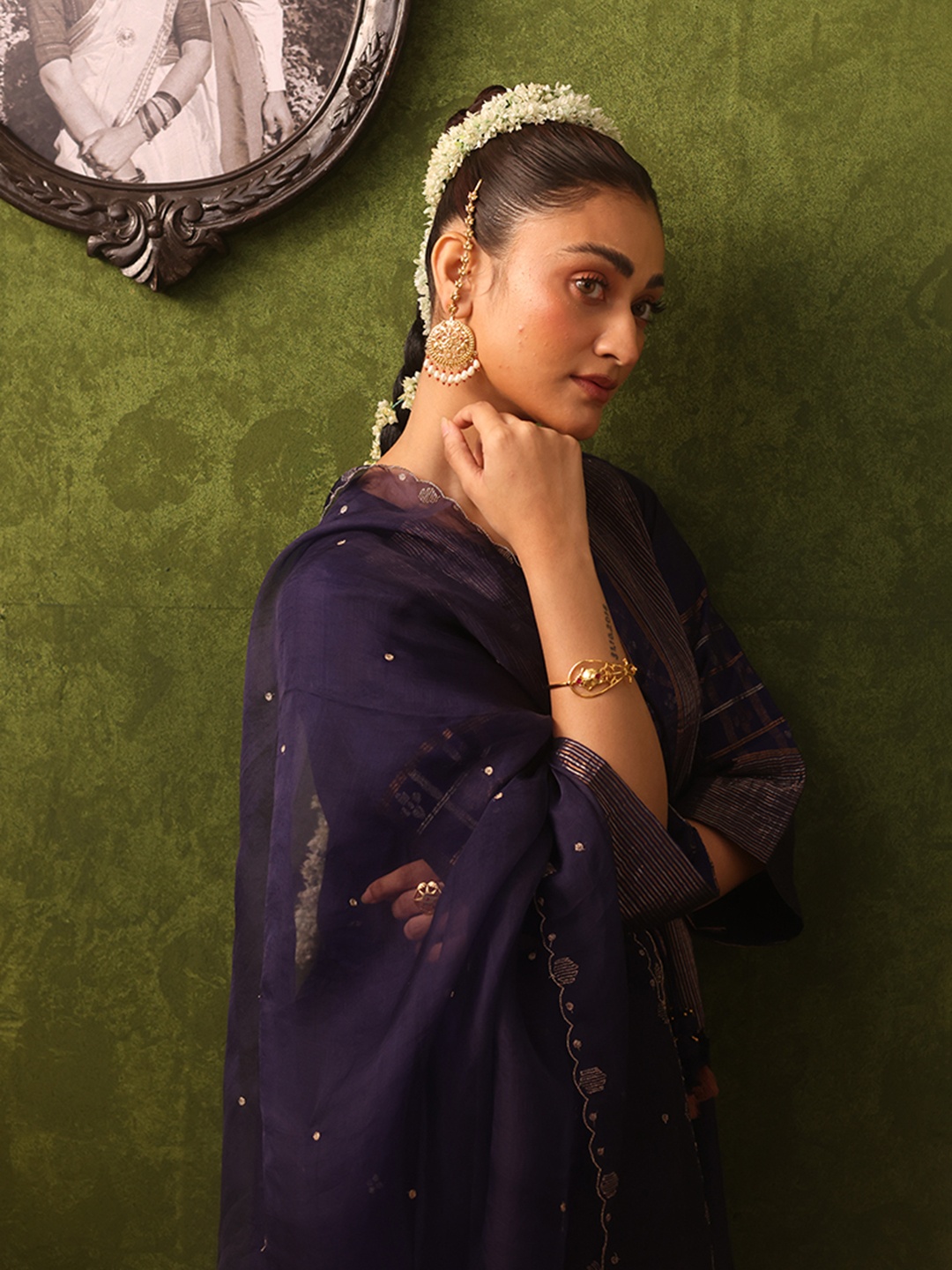 

Bhomra Floral Embroidered Zari Organza Dupatta, Blue