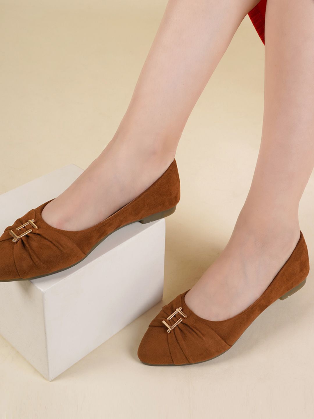

DressBerry Women Embellished Ballerinas, Tan