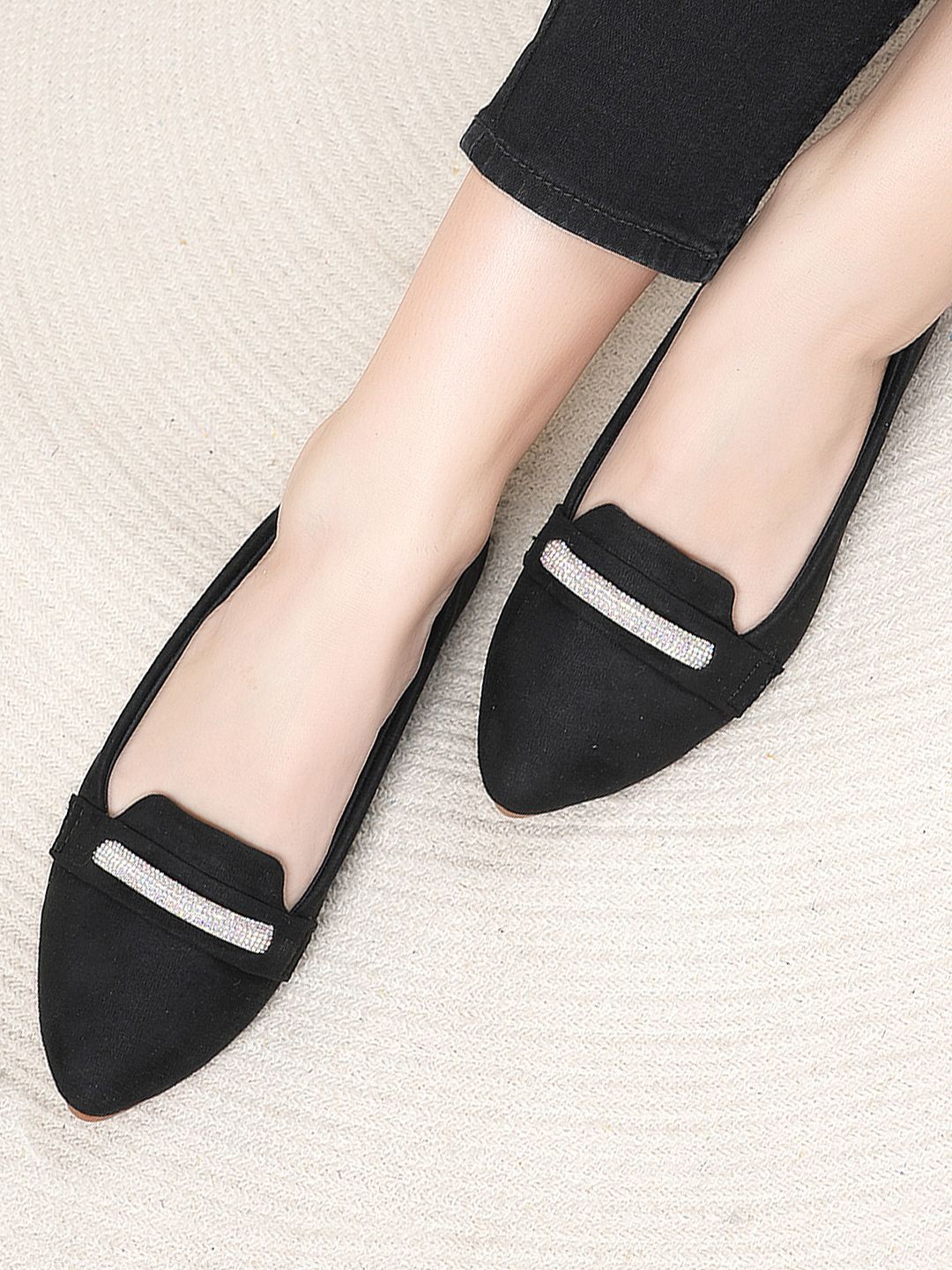 

DressBerry Women Embellished Pointed Toe Ballerinas Flats, Black
