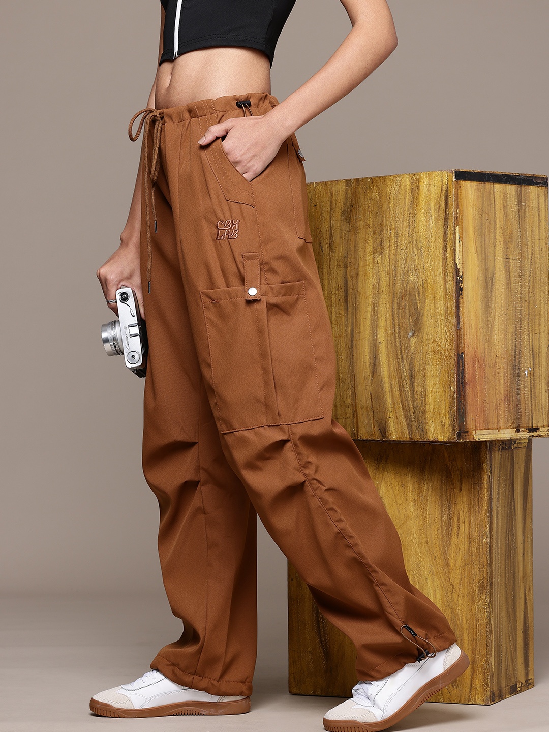 

The Roadster Life Co. Women Mid-Rise Trousers, Rust