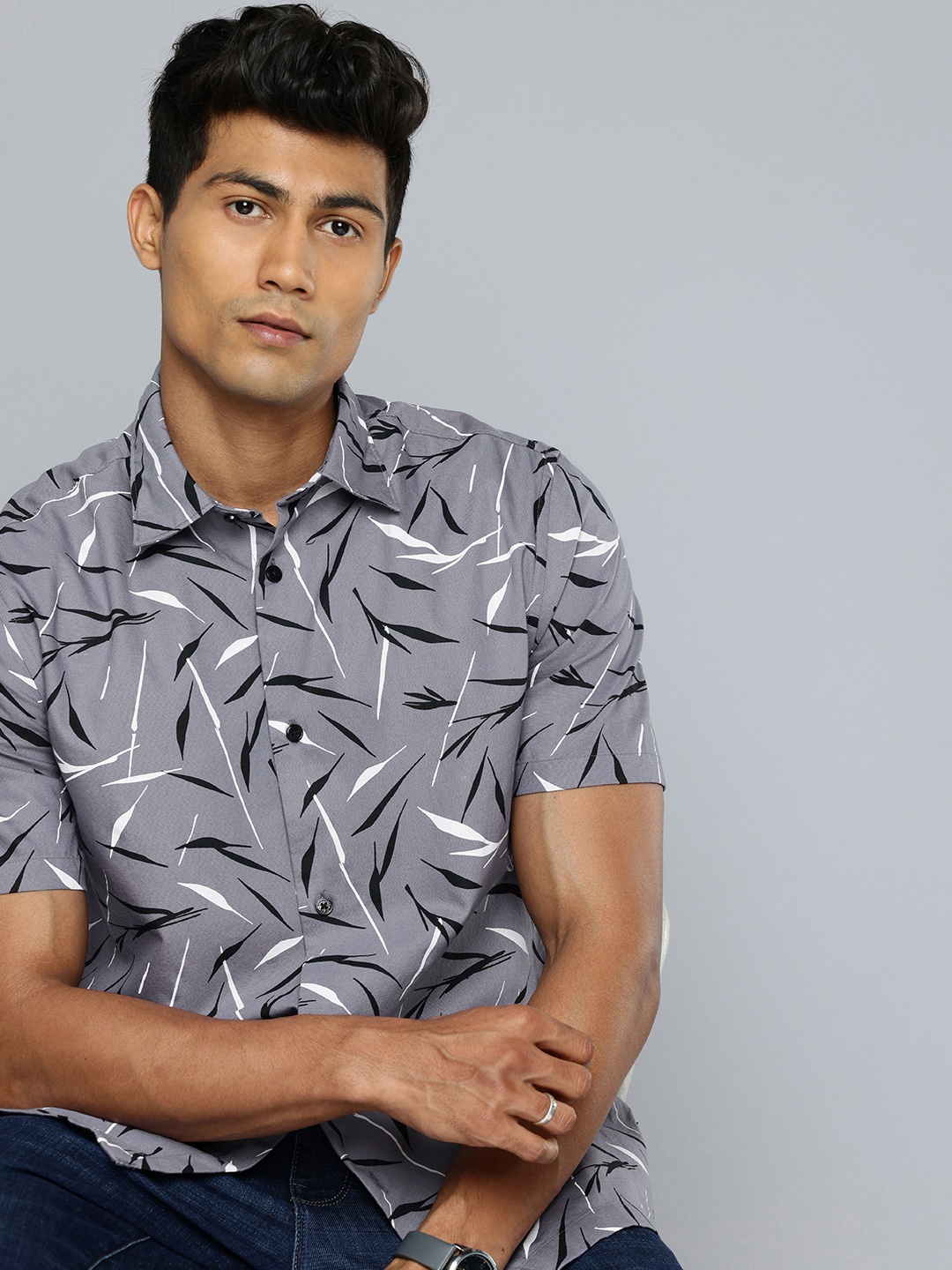 

Flying Machine Floral Printed Pure Cotton Casual Shirt, Grey