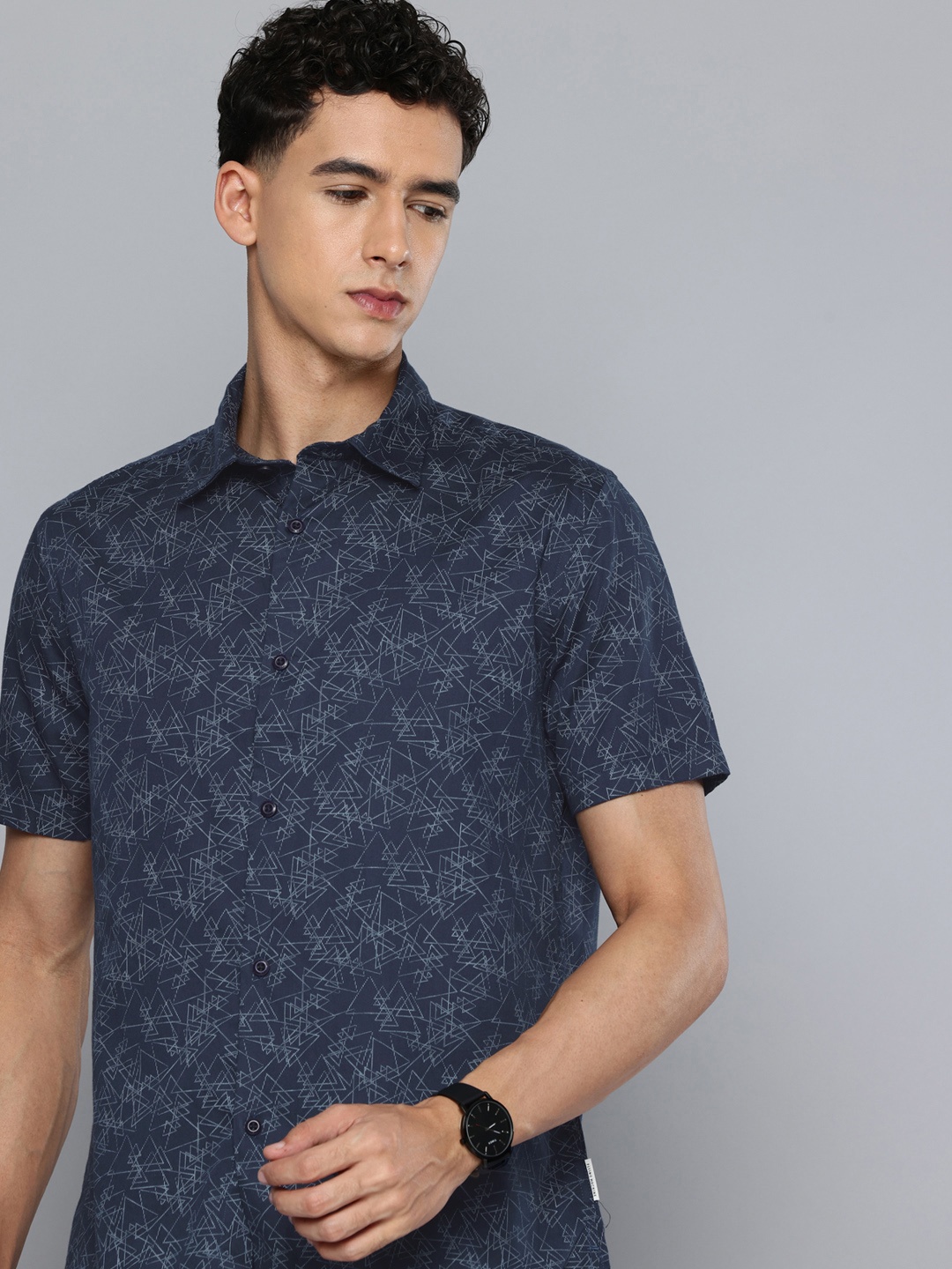 

Flying Machine Pure Cotton Geometric Printed Casual Shirt, Navy blue