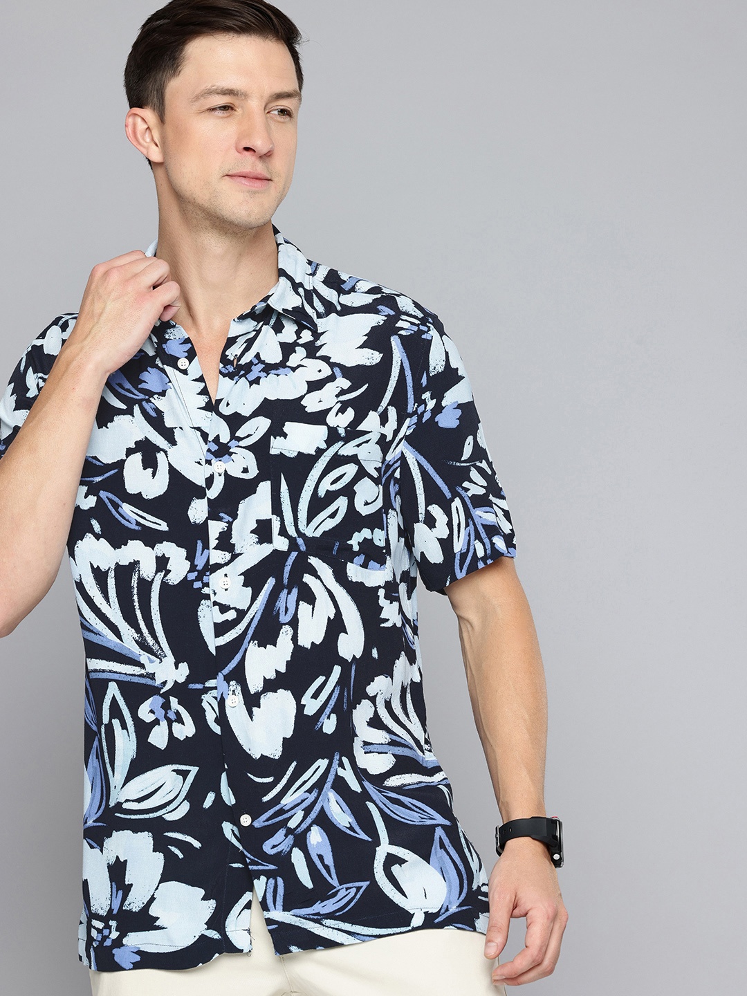 

Flying Machine Opaque Floral Printed Casual Shirt, Black
