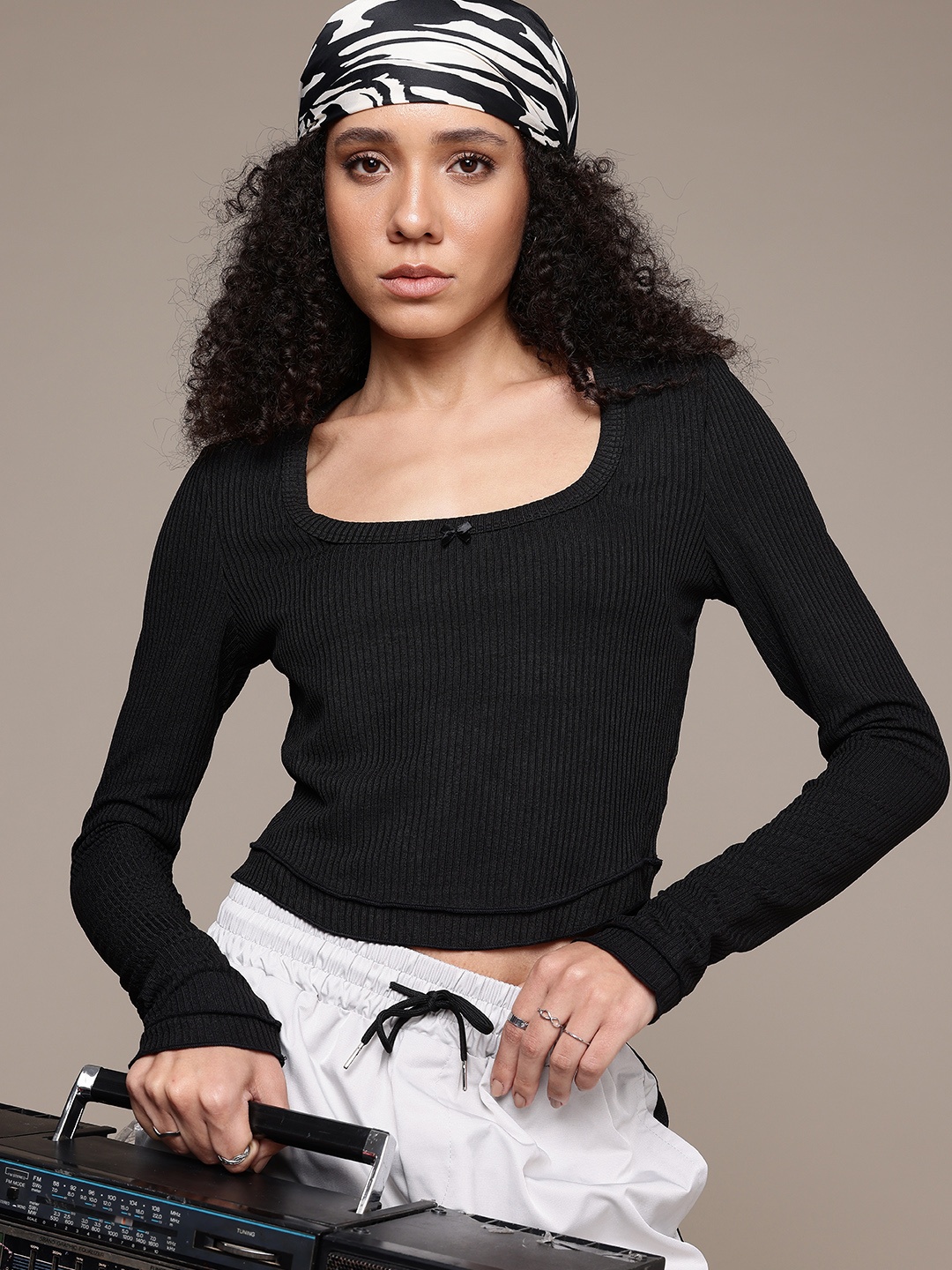 

The Roadster Life Co. Square Neck Long Sleeve Crop Top, Black