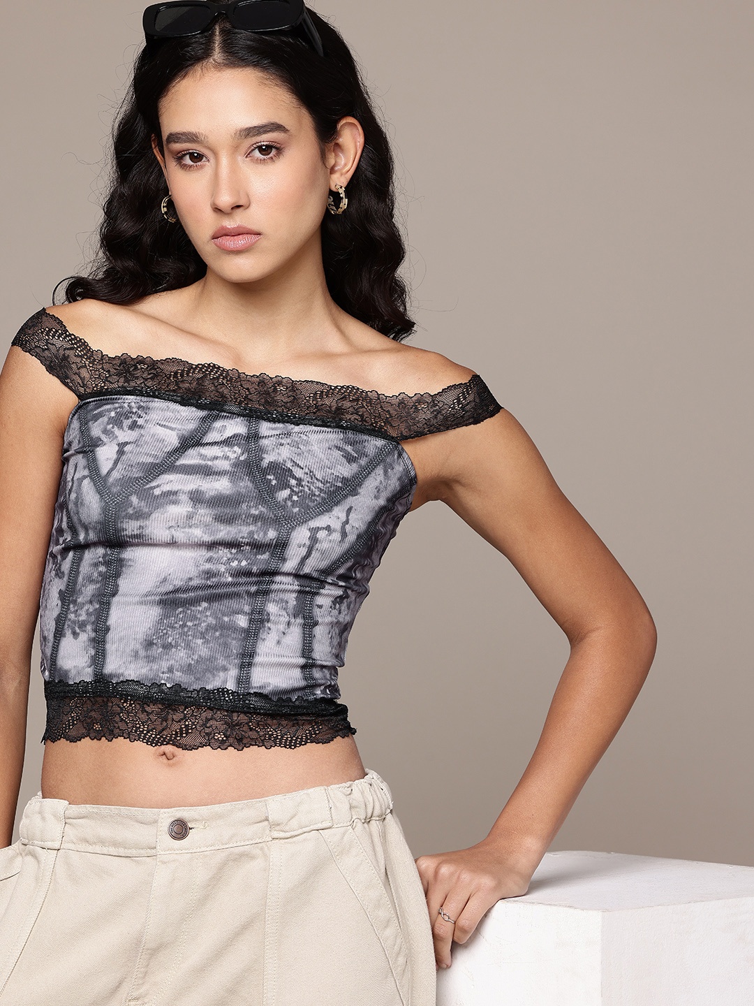 

The Roadster Life Co. Abstract Print Off-Shoulder Crop Top, Grey