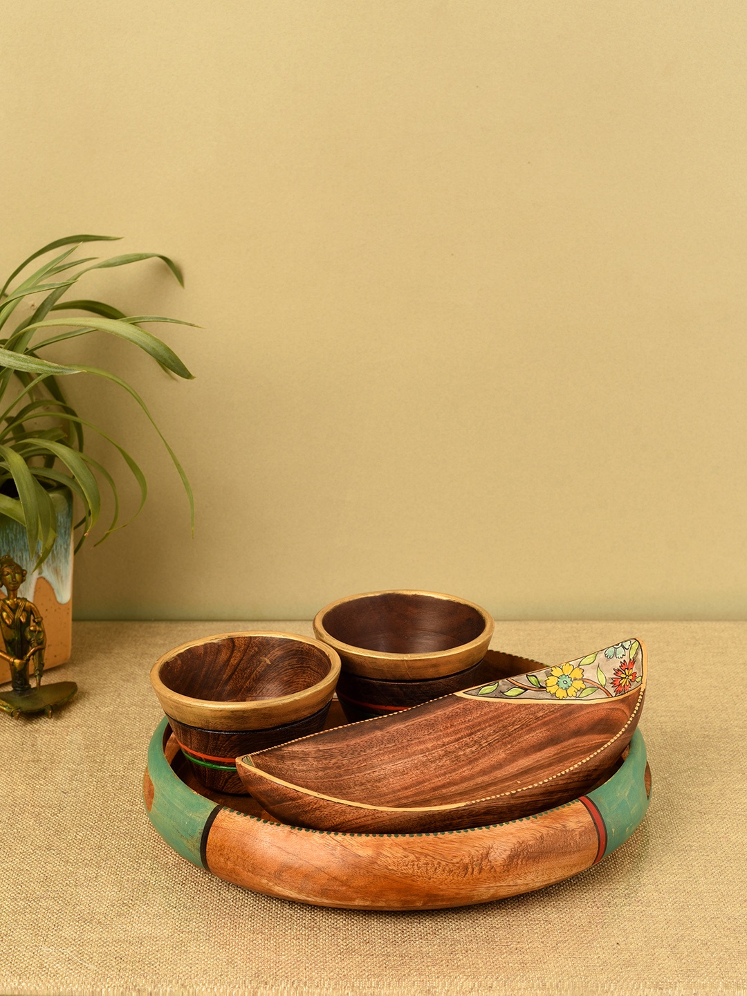 

AAKRITI ART CREATIONS Brown 4 Pieces Wood Serving Bowl With Tray