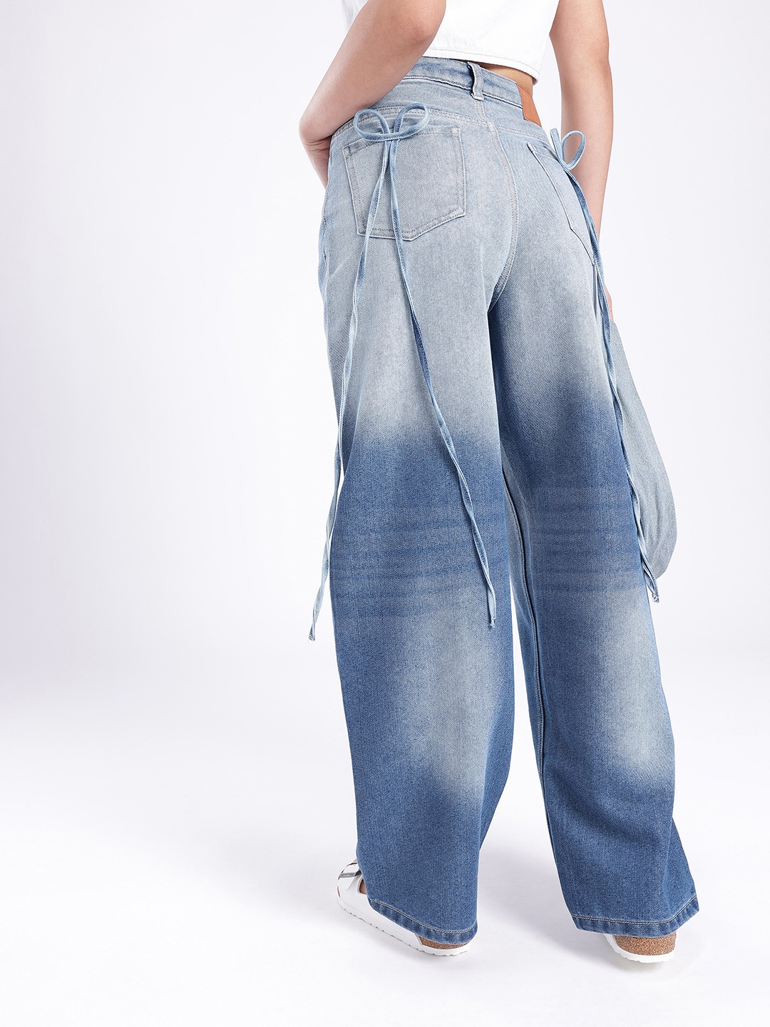 

glitchez Women Urban Savvy 90's Baggy High-Rise Heavy Fade Bow Detailed Jeans, Blue