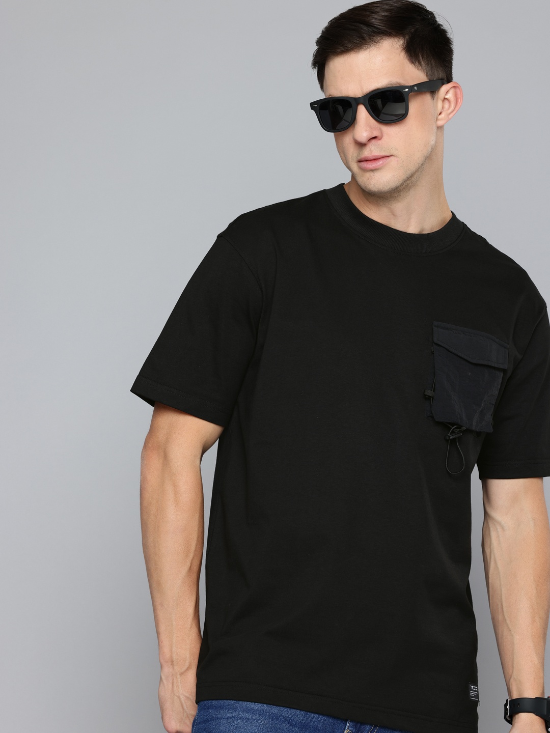 

Flying Machine Drop-Shoulder Sleeves Pure Cotton Relaxed Fit T-shirt, Black