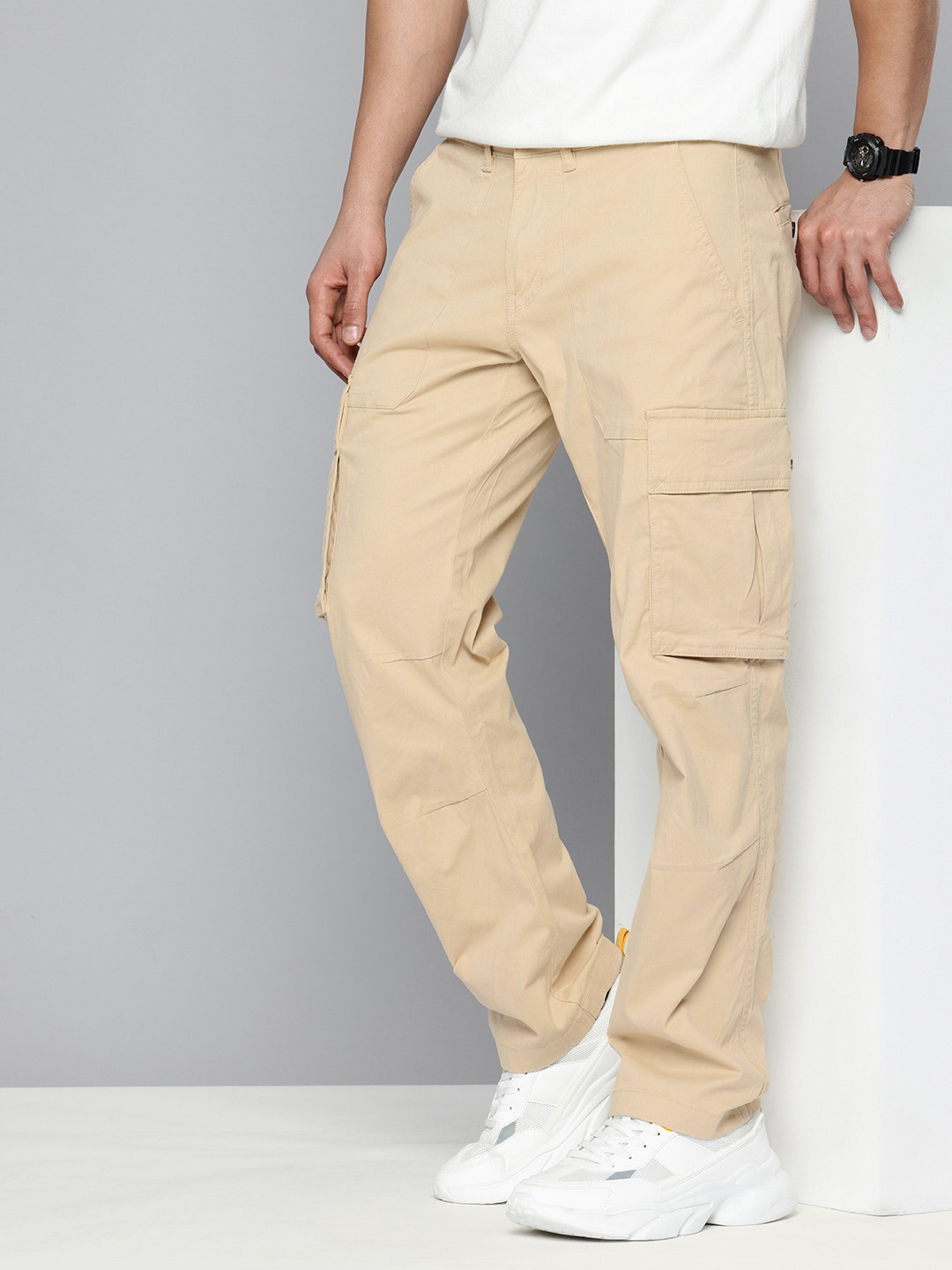 

Flying Machine Men Tapered Fit Cargos Trousers, Beige