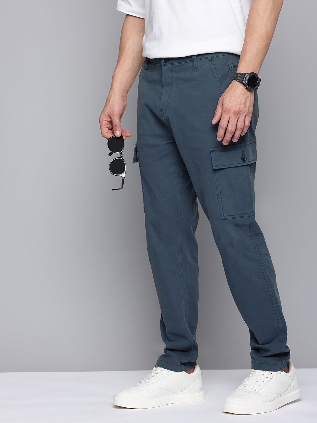 

Flying Machine Men Relaxed Tapered Fit Cargos Trousers, Teal