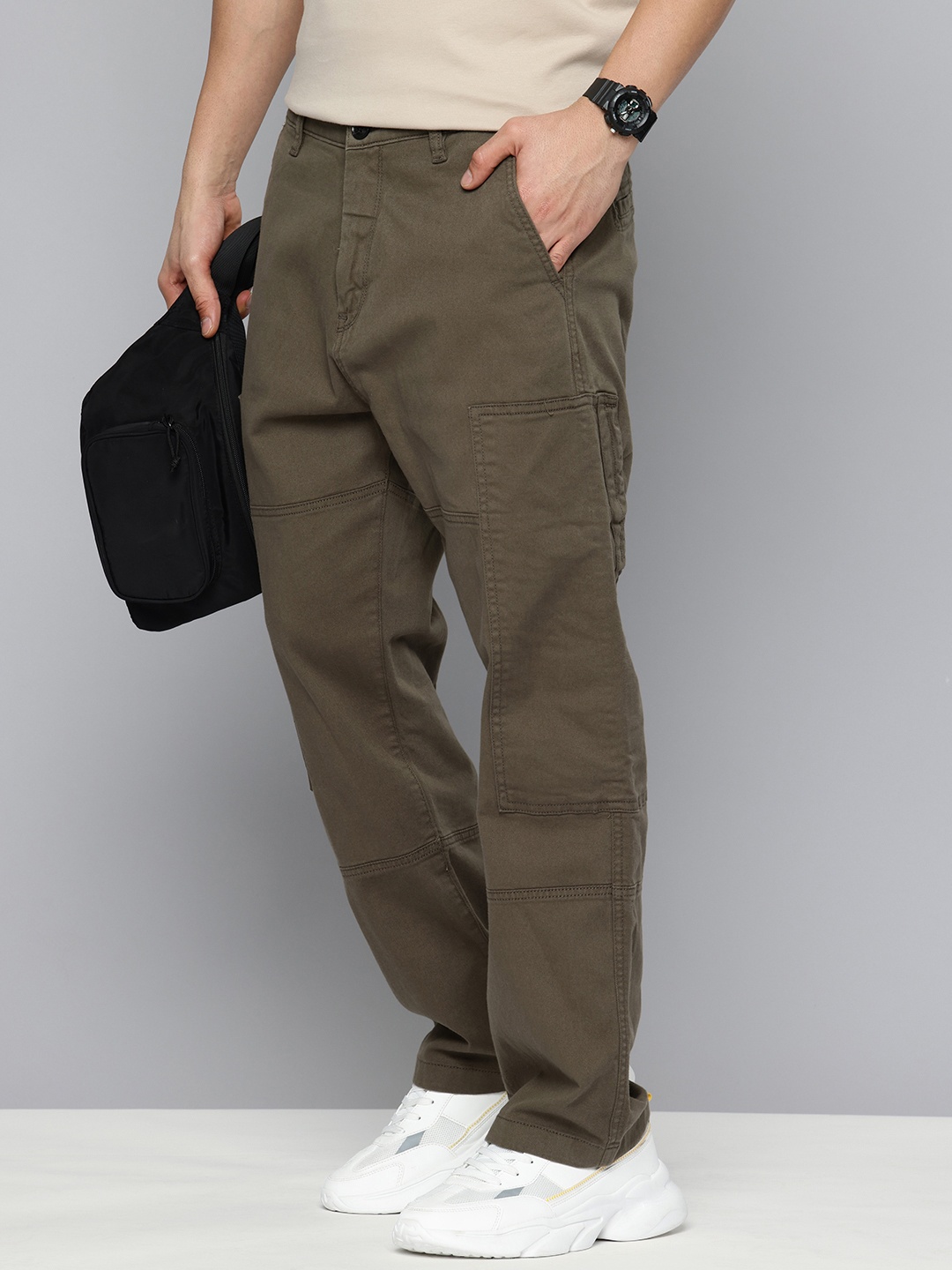 

Flying Machine Men Loose Fit Cargos Trousers, Olive