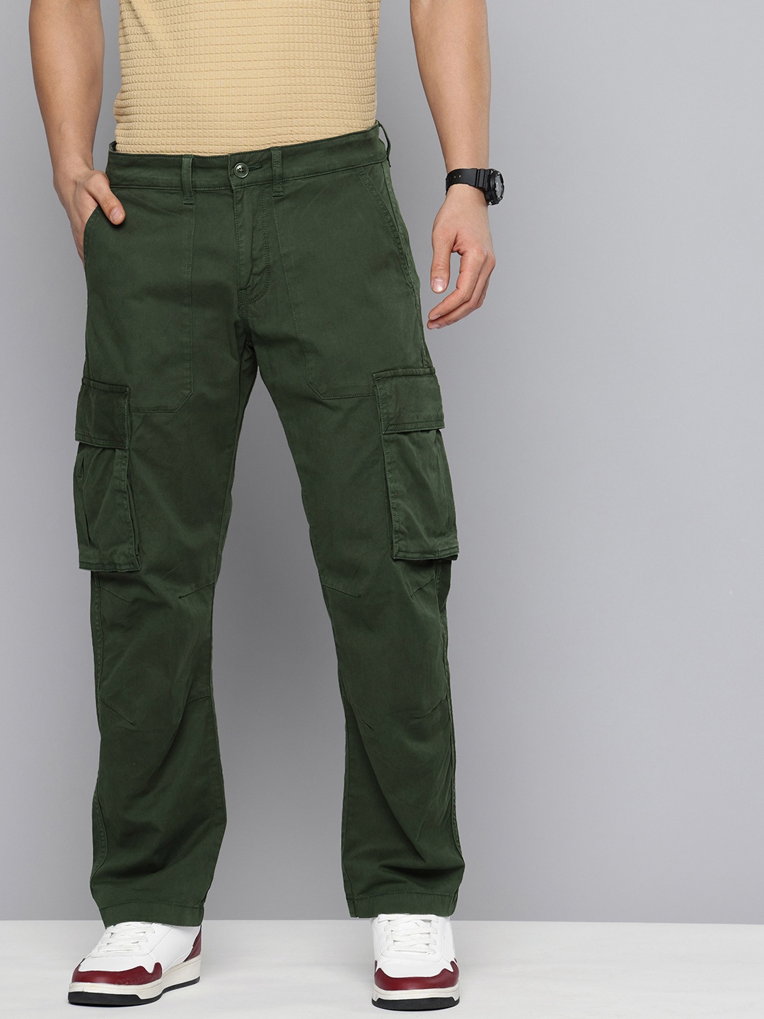 

Flying Machine Men Relaxed Fit Cargos Trousers, Green