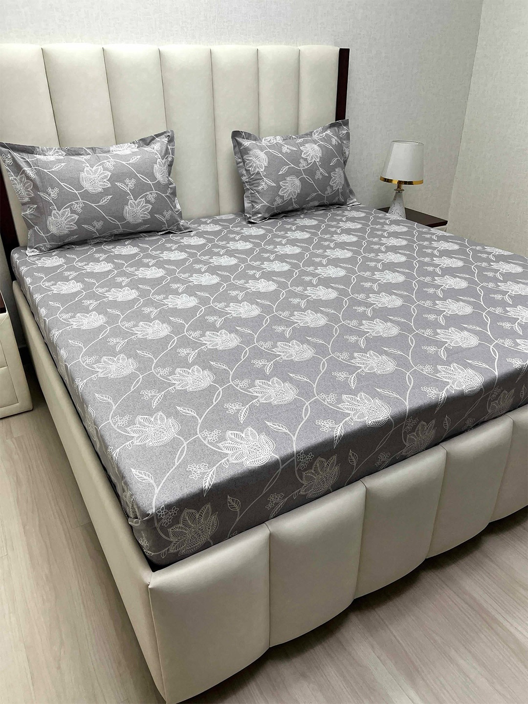 

Pure Decor Royal Passion Grey 380 TC Pure Cotton Floral Queen Bedsheet Set-2.29 m x 2.54 m