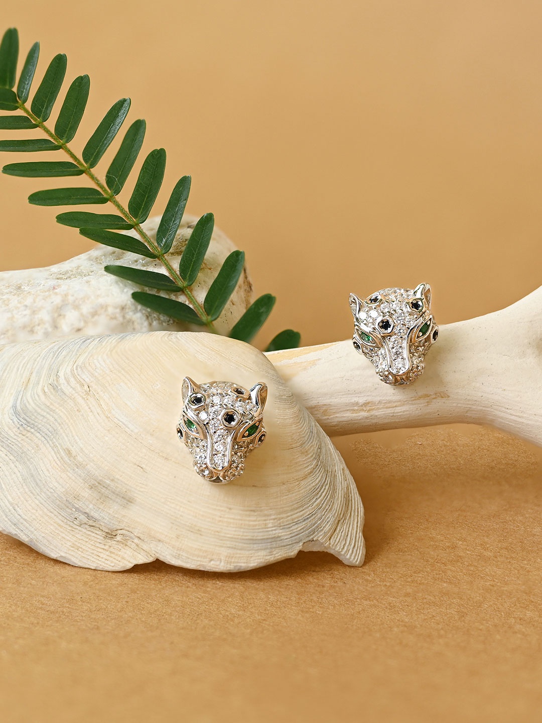 

TOUCH925 Silver Cubic Zirconia Panther Studs