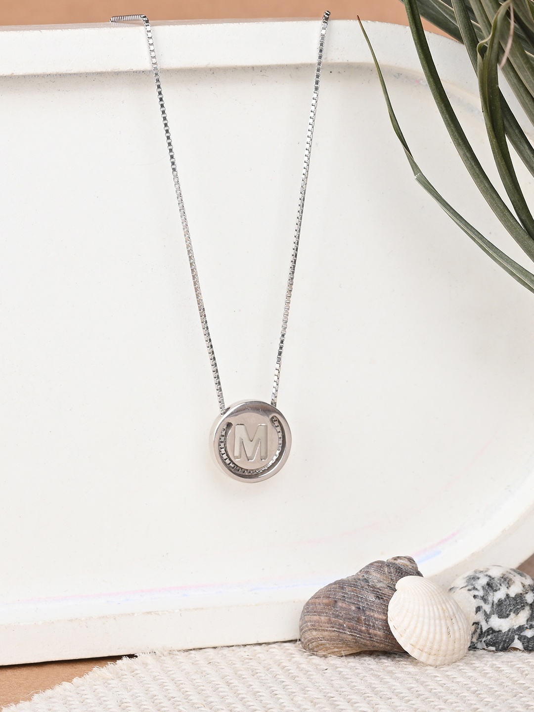 

TOUCH925 Silver Circular Initial M Minimal Chain