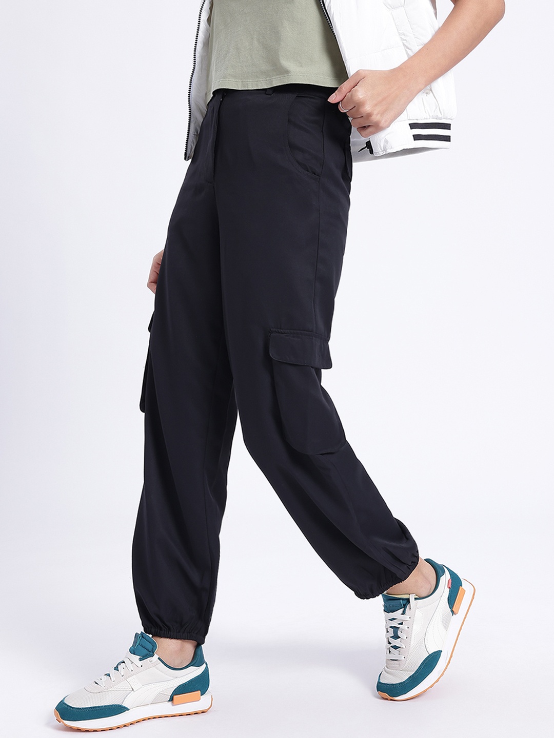 

glitchez Women Rugged Layers Regular Fit Cargo Style Joggers, Black